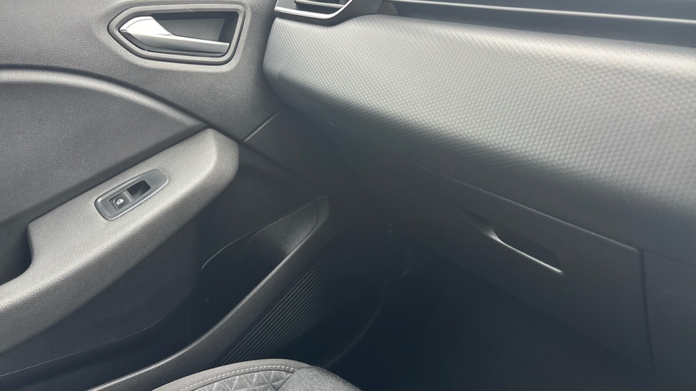 Renault Clio 1.6 E-TECH full hybrid 145 Evolution 5dr Auto Hybrid Hatchback - Image 45