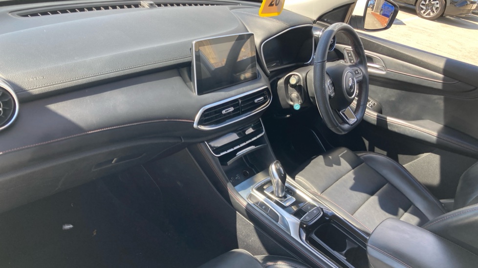 MG HS 1.5 T-GDI Excite 5dr DCT Petrol Hatchback - Image 9
