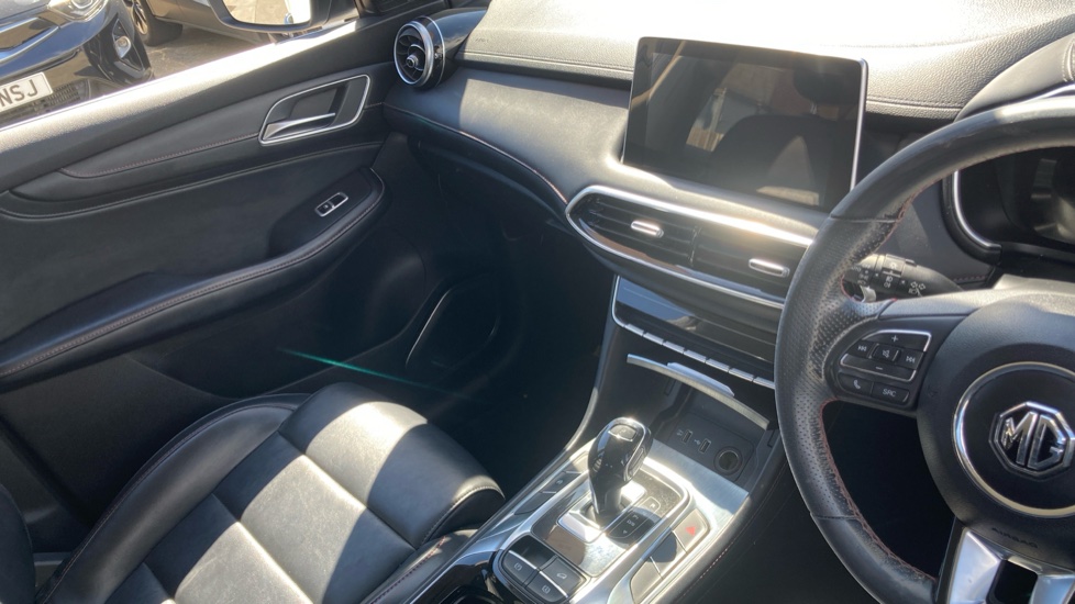 MG HS 1.5 T-GDI Excite 5dr DCT Petrol Hatchback - Image 14