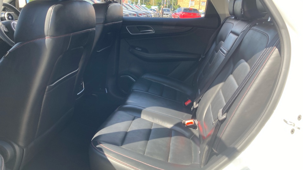 MG HS 1.5 T-GDI Excite 5dr DCT Petrol Hatchback - Image 16