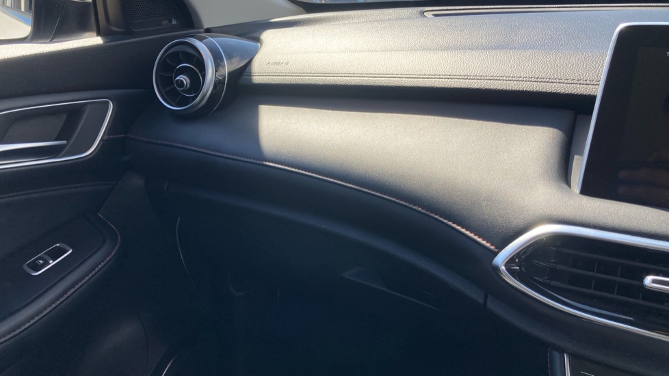 MG HS 1.5 T-GDI Excite 5dr DCT Petrol Hatchback - Image 28