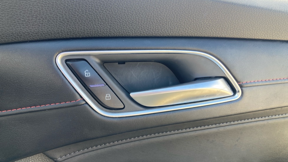 MG HS 1.5 T-GDI Excite 5dr DCT Petrol Hatchback - Image 32