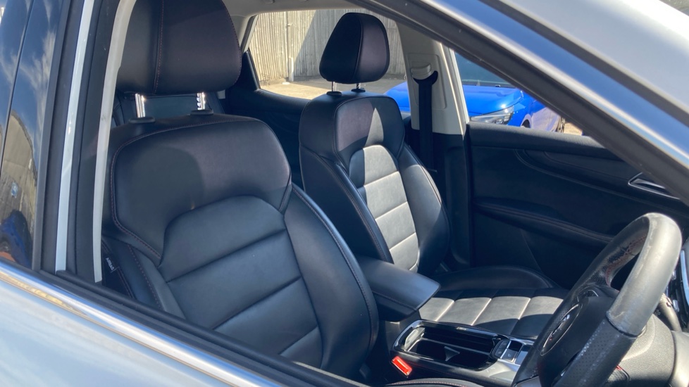MG HS 1.5 T-GDI Excite 5dr DCT Petrol Hatchback - Image 33