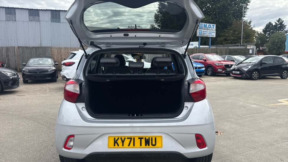 Hyundai i10 1.2 MPi Premium 5dr Auto Petrol Hatchback - Image 4