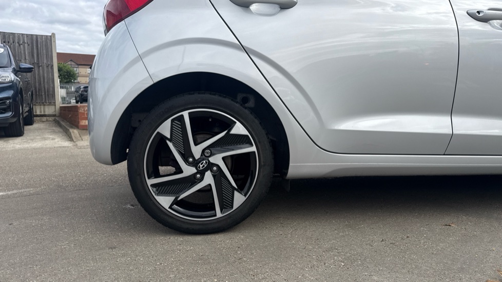 Hyundai i10 1.2 MPi Premium 5dr Auto Petrol Hatchback - Image 7