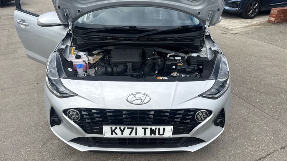 Hyundai i10 1.2 MPi Premium 5dr Auto Petrol Hatchback - Image 8