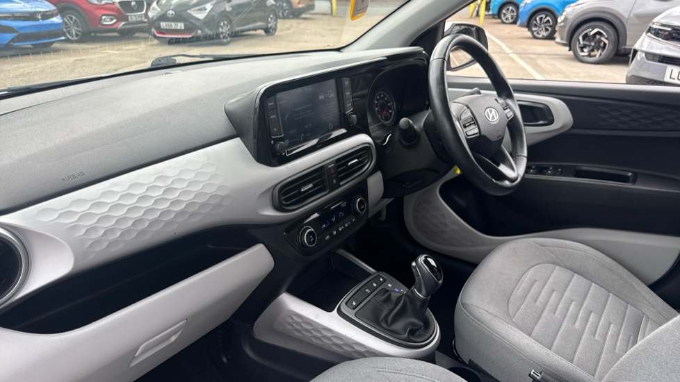Hyundai i10 1.2 MPi Premium 5dr Auto Petrol Hatchback - Image 9