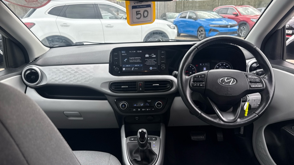 Hyundai i10 1.2 MPi Premium 5dr Auto Petrol Hatchback - Image 10