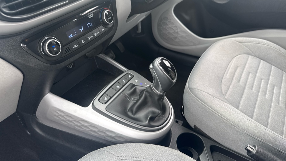 Hyundai i10 1.2 MPi Premium 5dr Auto Petrol Hatchback - Image 13
