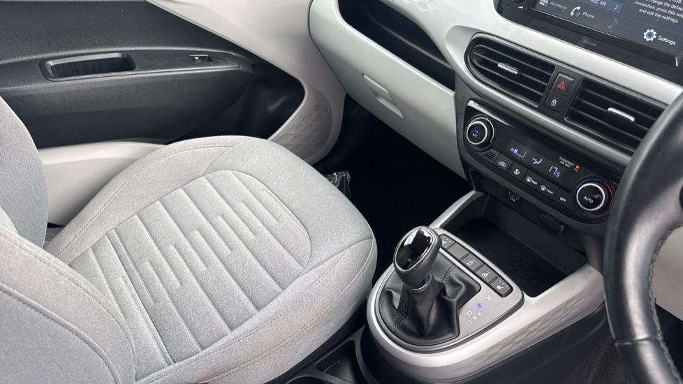 Hyundai i10 1.2 MPi Premium 5dr Auto Petrol Hatchback - Image 14