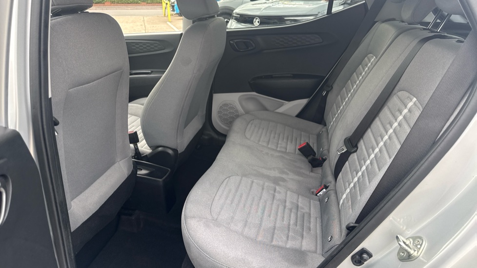 Hyundai i10 1.2 MPi Premium 5dr Auto Petrol Hatchback - Image 16