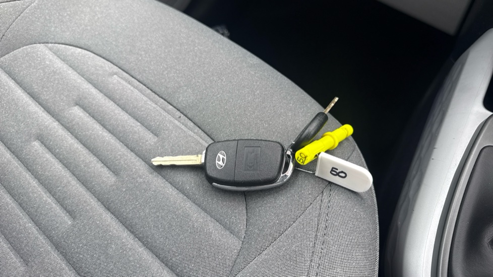 Hyundai i10 1.2 MPi Premium 5dr Auto Petrol Hatchback - Image 20