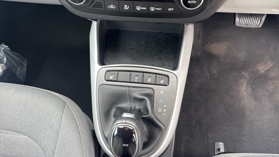 Hyundai i10 1.2 MPi Premium 5dr Auto Petrol Hatchback - Image 21