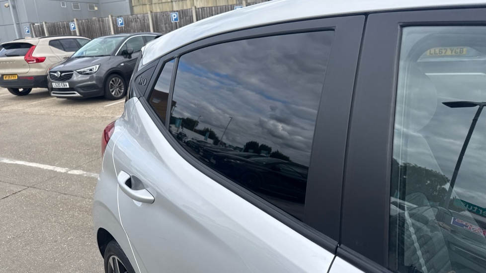 Hyundai i10 1.2 MPi Premium 5dr Auto Petrol Hatchback - Image 24