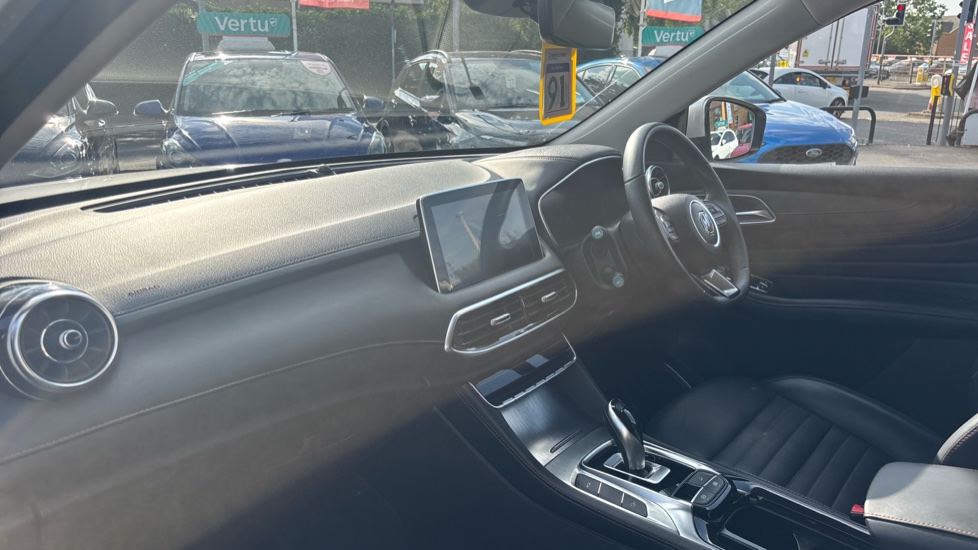 MG HS 1.5 T-GDI PHEV Trophy 5dr Auto Hatchback - Image 9
