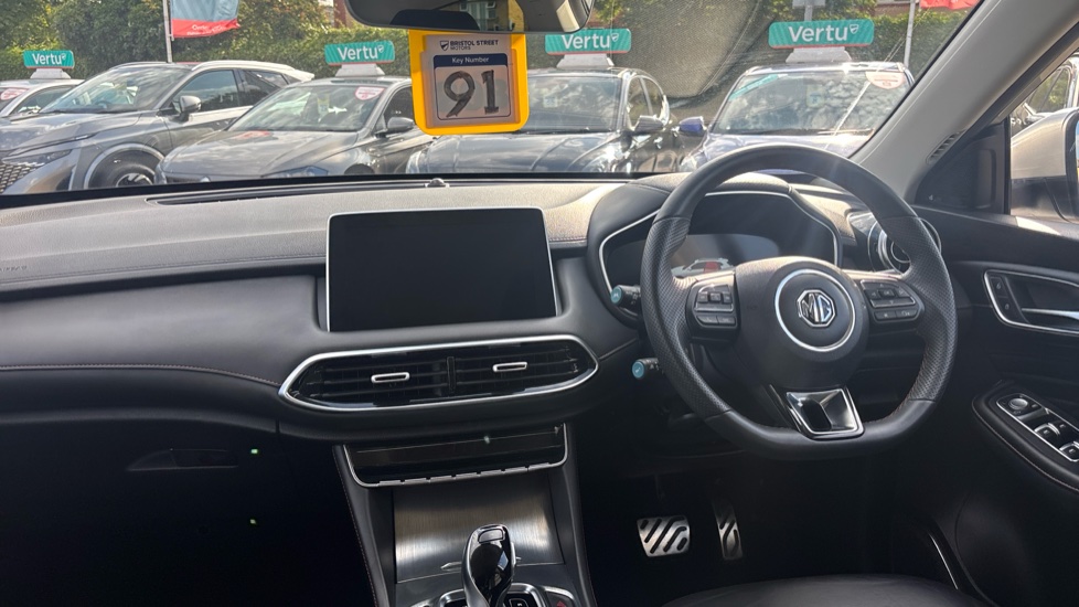 MG HS 1.5 T-GDI PHEV Trophy 5dr Auto Hatchback - Image 10