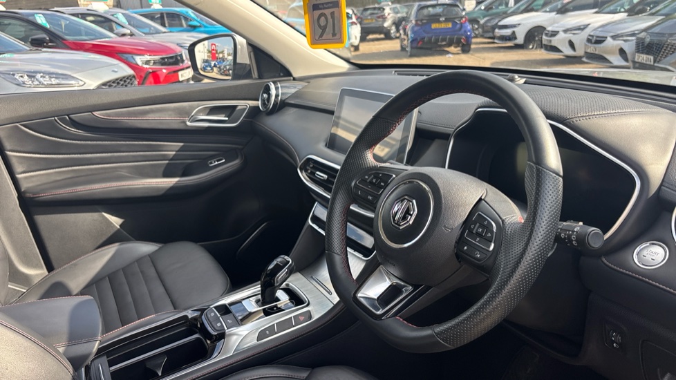 MG HS 1.5 T-GDI PHEV Trophy 5dr Auto Hatchback - Image 11