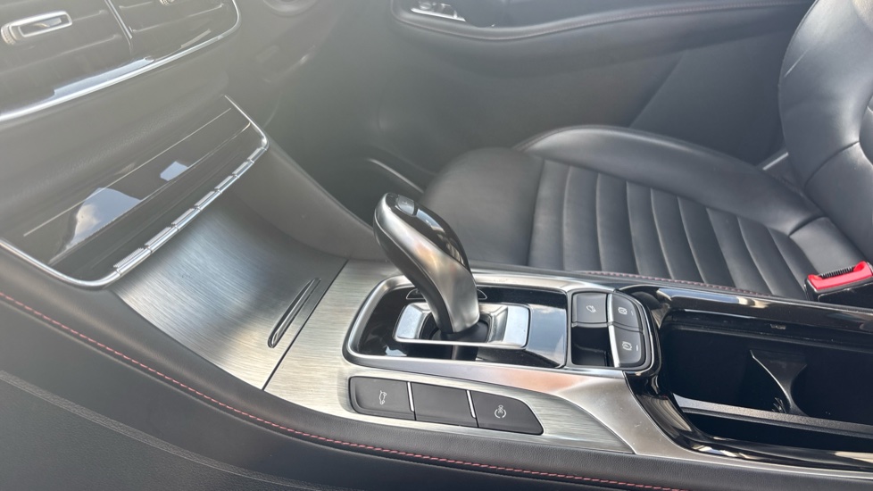 MG HS 1.5 T-GDI PHEV Trophy 5dr Auto Hatchback - Image 13