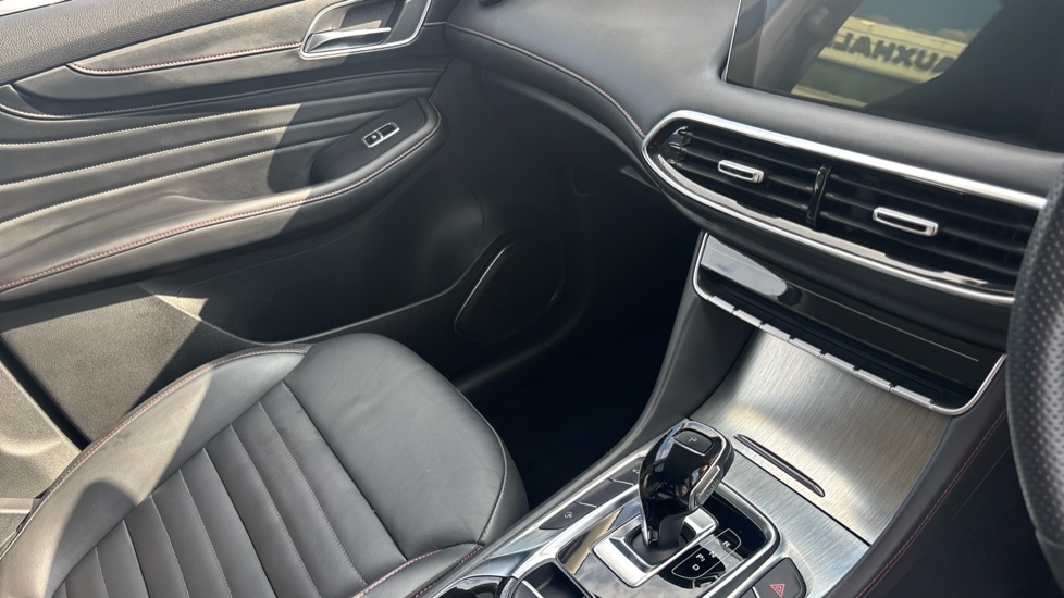 MG HS 1.5 T-GDI PHEV Trophy 5dr Auto Hatchback - Image 14