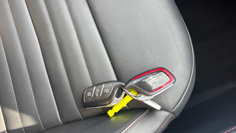 MG HS 1.5 T-GDI PHEV Trophy 5dr Auto Hatchback - Image 20