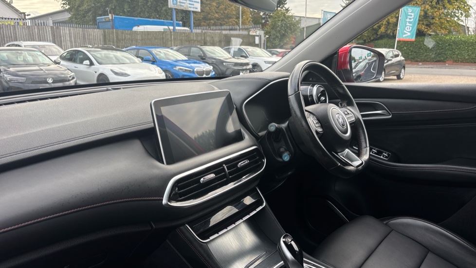MG HS 1.5 T-GDI SE 5dr DCT Petrol Hatchback - Image 9