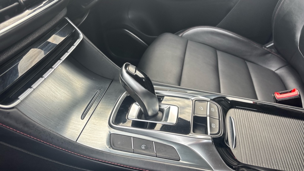 MG HS 1.5 T-GDI SE 5dr DCT Petrol Hatchback - Image 13