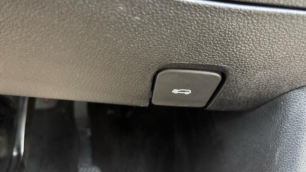 MG HS 1.5 T-GDI SE 5dr DCT Petrol Hatchback - Image 33