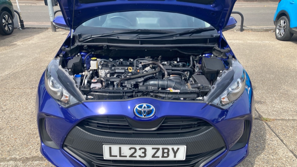 Toyota Yaris 1.5 Hybrid Icon 5dr CVT Hybrid Hatchback - Image 8