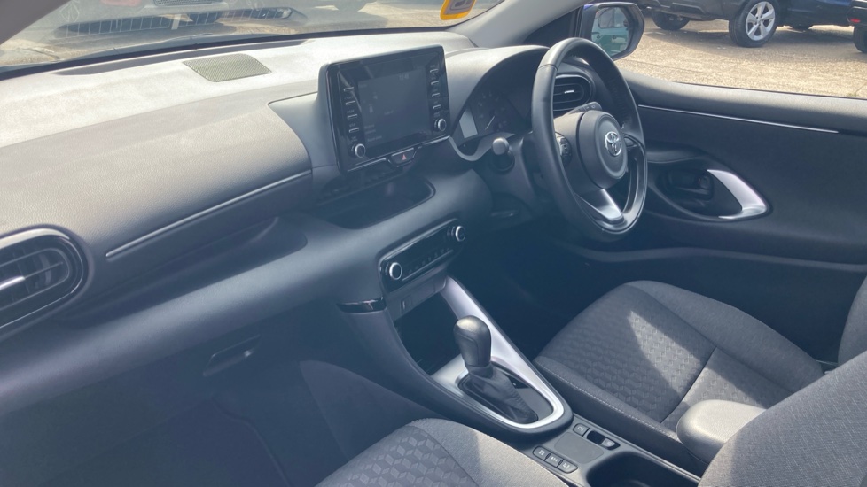Toyota Yaris 1.5 Hybrid Icon 5dr CVT Hybrid Hatchback - Image 9