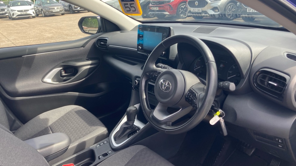 Toyota Yaris 1.5 Hybrid Icon 5dr CVT Hybrid Hatchback - Image 11