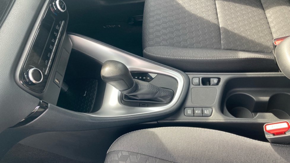 Toyota Yaris 1.5 Hybrid Icon 5dr CVT Hybrid Hatchback - Image 13