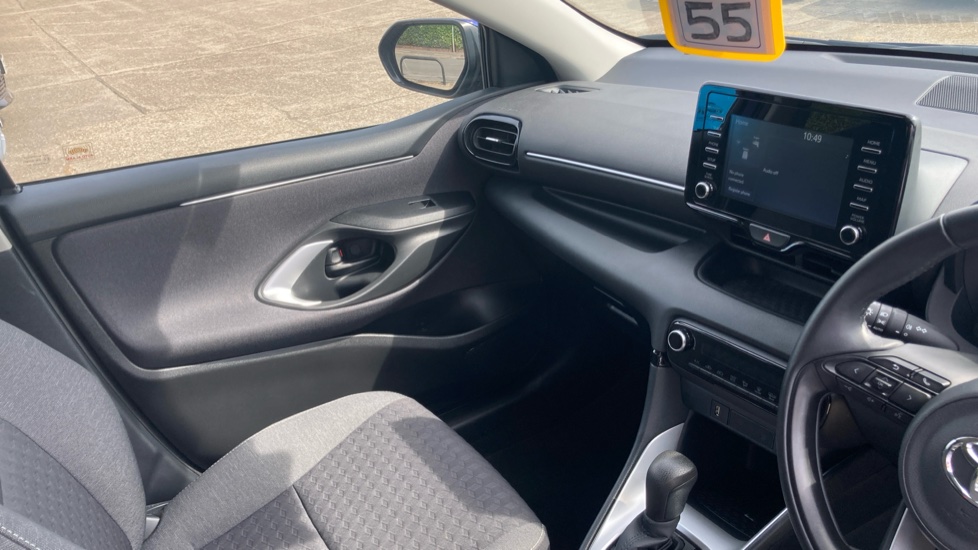 Toyota Yaris 1.5 Hybrid Icon 5dr CVT Hybrid Hatchback - Image 14