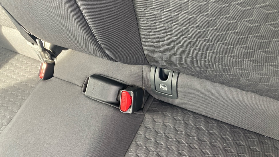 Toyota Yaris 1.5 Hybrid Icon 5dr CVT Hybrid Hatchback - Image 17