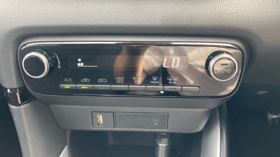 Toyota Yaris 1.5 Hybrid Icon 5dr CVT Hybrid Hatchback - Image 25
