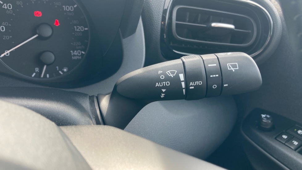 Toyota Yaris 1.5 Hybrid Icon 5dr CVT Hybrid Hatchback - Image 30