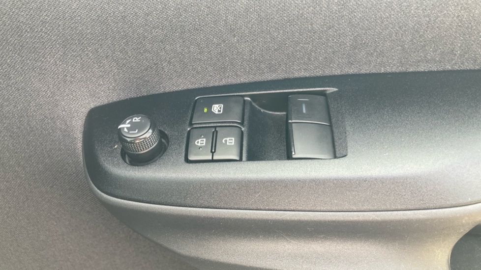 Toyota Yaris 1.5 Hybrid Icon 5dr CVT Hybrid Hatchback - Image 31
