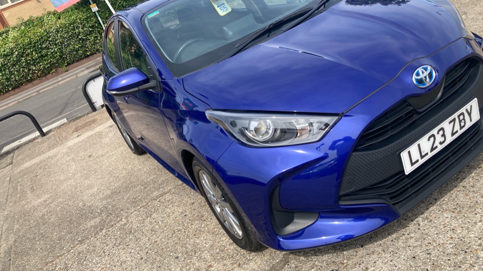 Toyota Yaris 1.5 Hybrid Icon 5dr CVT Hybrid Hatchback - Image 34