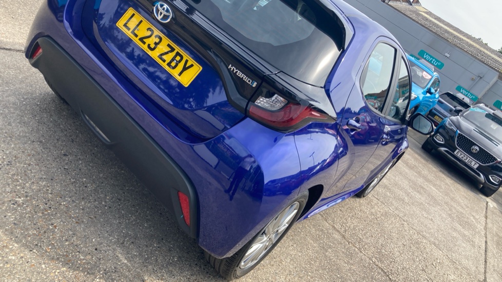 Toyota Yaris 1.5 Hybrid Icon 5dr CVT Hybrid Hatchback - Image 35