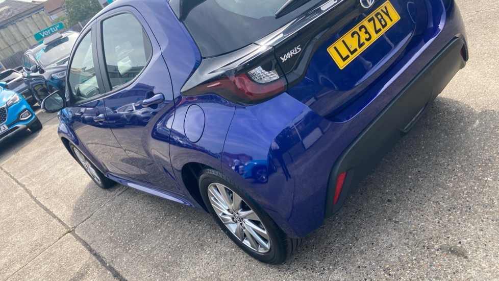 Toyota Yaris 1.5 Hybrid Icon 5dr CVT Hybrid Hatchback - Image 36