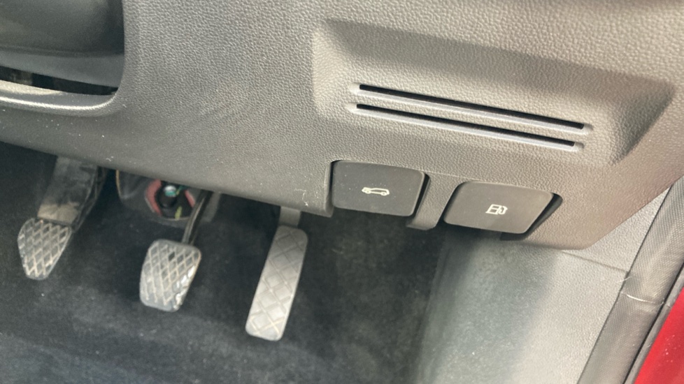 MG ZS 1.5 VTi-TECH Exclusive 5dr Petrol Hatchback - Image 44