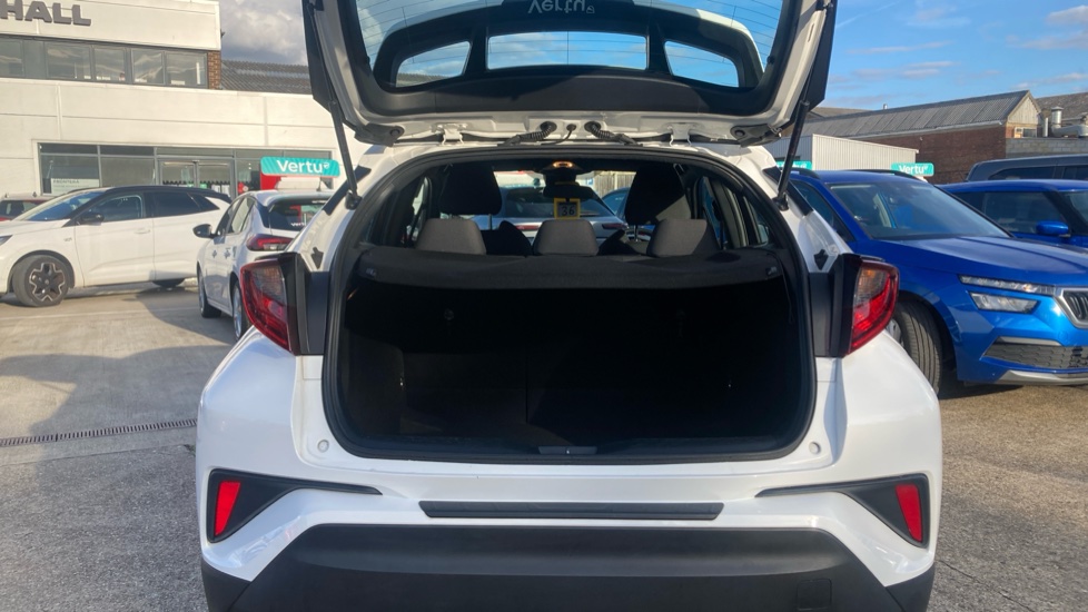 Toyota C-HR 1.8 Hybrid Icon 5dr CVT Hybrid Hatchback - Image 4