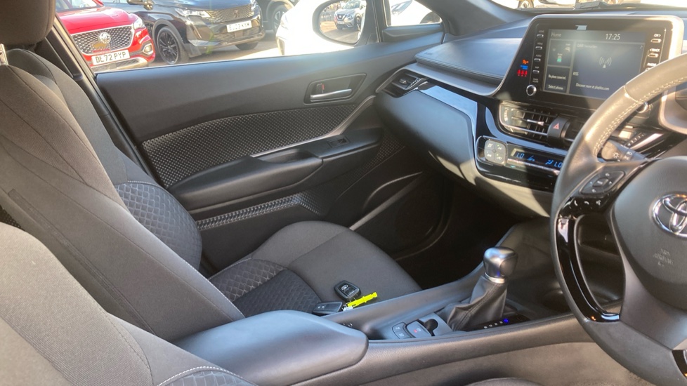 Toyota C-HR 1.8 Hybrid Icon 5dr CVT Hybrid Hatchback - Image 14