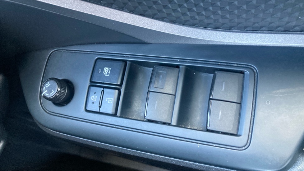 Toyota C-HR 1.8 Hybrid Icon 5dr CVT Hybrid Hatchback - Image 37