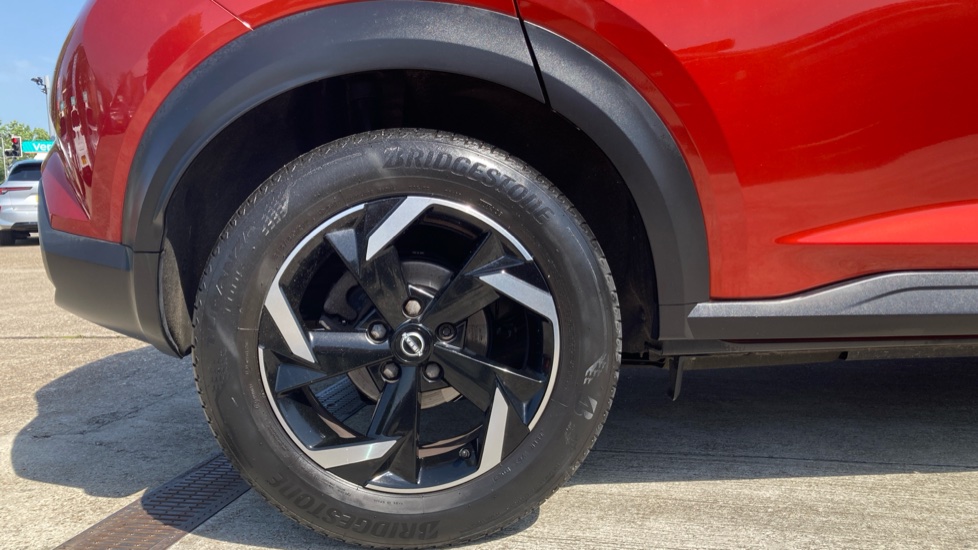 Nissan Juke 1.0 DiG-T 114 N-Connecta 5dr DCT Petrol Hatchback - Image 7