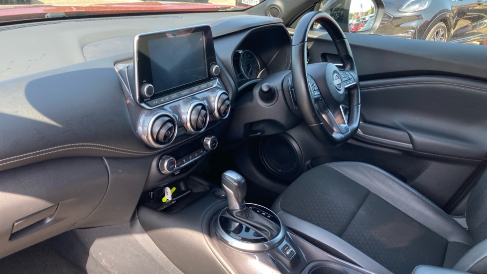 Nissan Juke 1.0 DiG-T 114 N-Connecta 5dr DCT Petrol Hatchback - Image 9