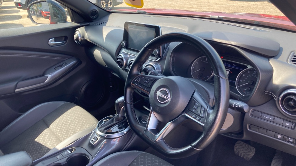 Nissan Juke 1.0 DiG-T 114 N-Connecta 5dr DCT Petrol Hatchback - Image 11