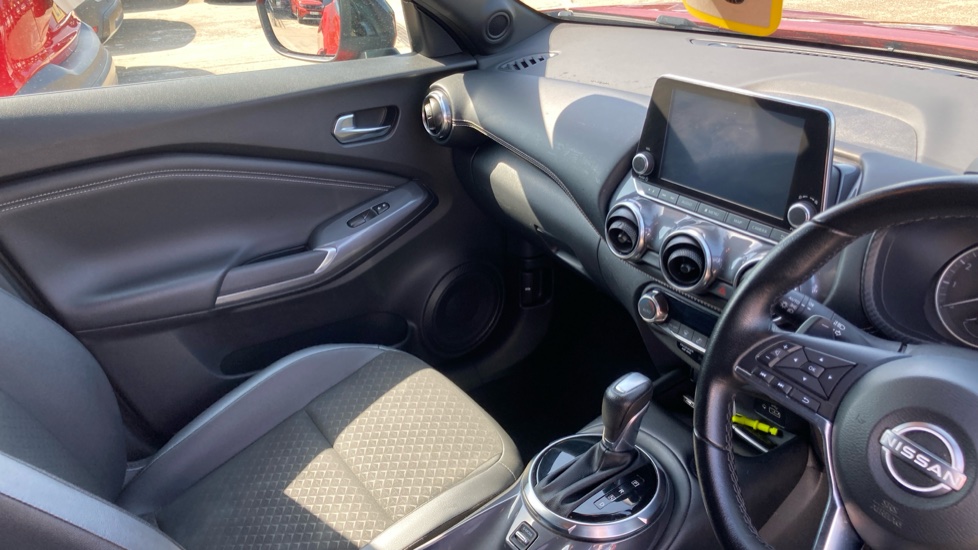 Nissan Juke 1.0 DiG-T 114 N-Connecta 5dr DCT Petrol Hatchback - Image 14