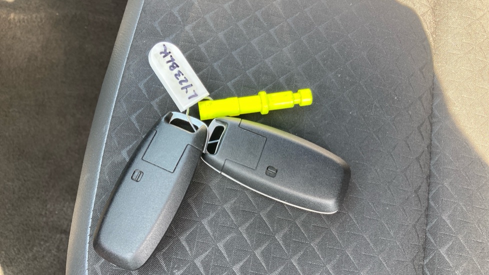 Nissan Juke 1.0 DiG-T 114 N-Connecta 5dr DCT Petrol Hatchback - Image 20