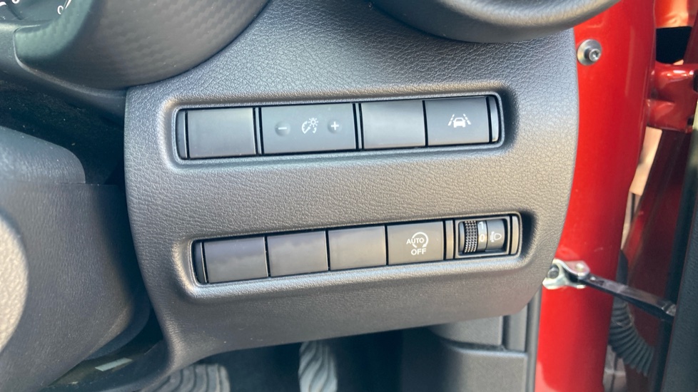 Nissan Juke 1.0 DiG-T 114 N-Connecta 5dr DCT Petrol Hatchback - Image 31