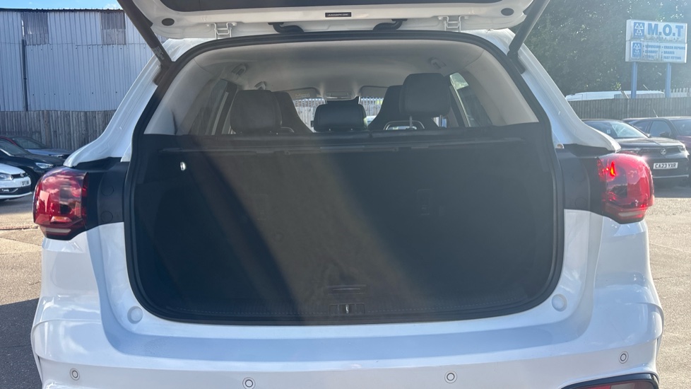 MG HS 1.5 T-GDI Trophy 5dr DCT Petrol Hatchback - Image 4